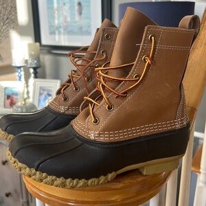 LL Bean Duck Boots woman's 7 (run large)